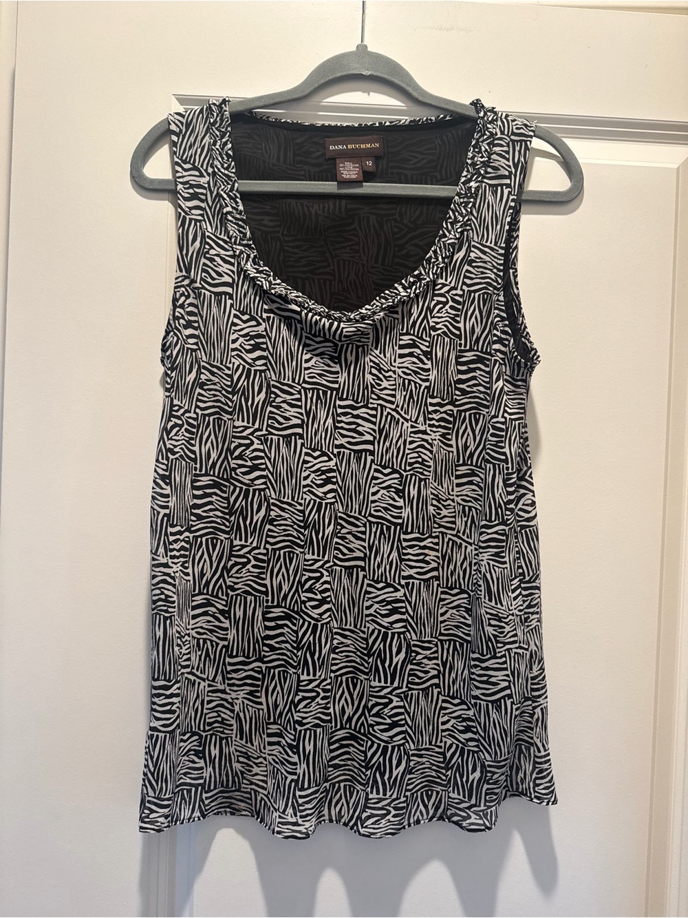 Dana Buchman Black & White Patterned Sleeveless Tank Top